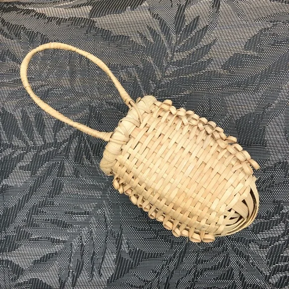 Vintage Handmade & Artist Signed Ornate Woven Pineapple Welcome Basket - Picture 3 of 7